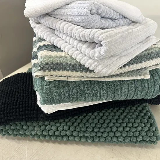 Selection Of Linen Items Including Bath Mats, Towels Etc