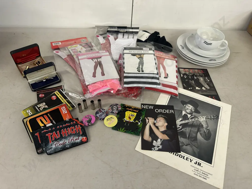 Selection of Vintage Items Including Tie Pin, Cufflinks, Italian Tognaina Crockery Etc Image 1++