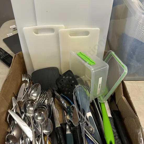 Box lot of cutlery, knives etc
