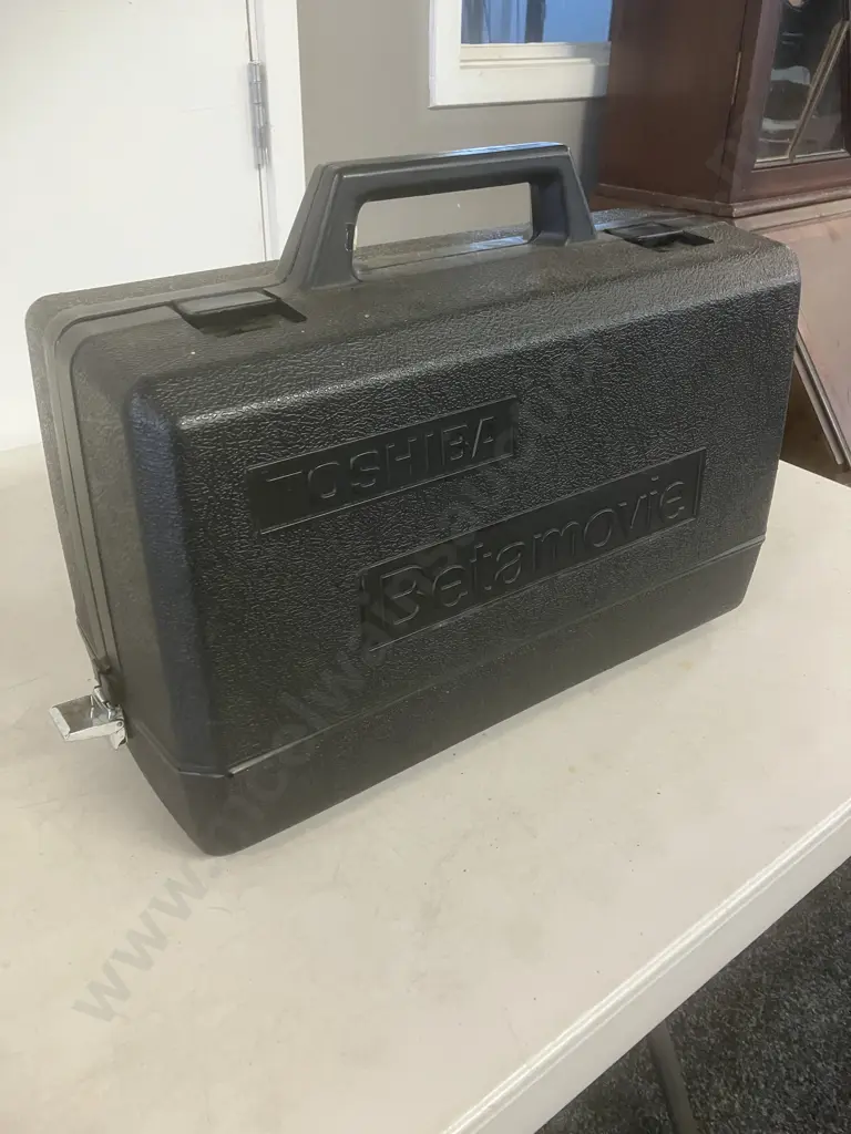 1980s Toshiba V-BM37A Betamovie Video Camera with Original Molded Carry Case, 2 x Batteries, (No Power Adapter) Image 1++