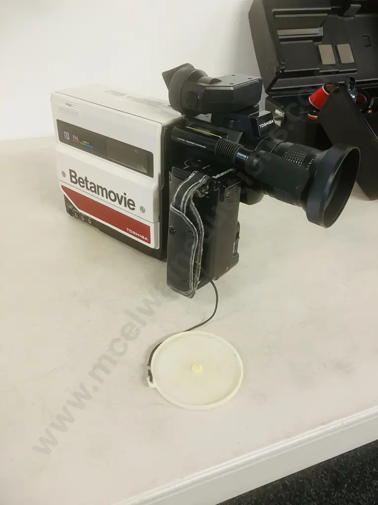 1980s Toshiba V-BM37A Betamovie Video Camera with Original Molded Carry Case, 2 x Batteries, (No Power Adapter) Image 1++