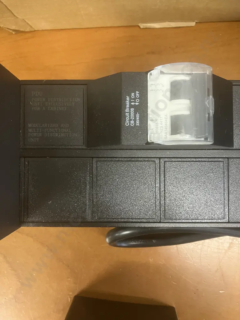 Dynamix RPR-IEC-16A20H 20 Outlet Horizontal Power Rail with 6KAC-CurveCircuit Breaker. Integrated 2m Power Cord, Black Image 1++