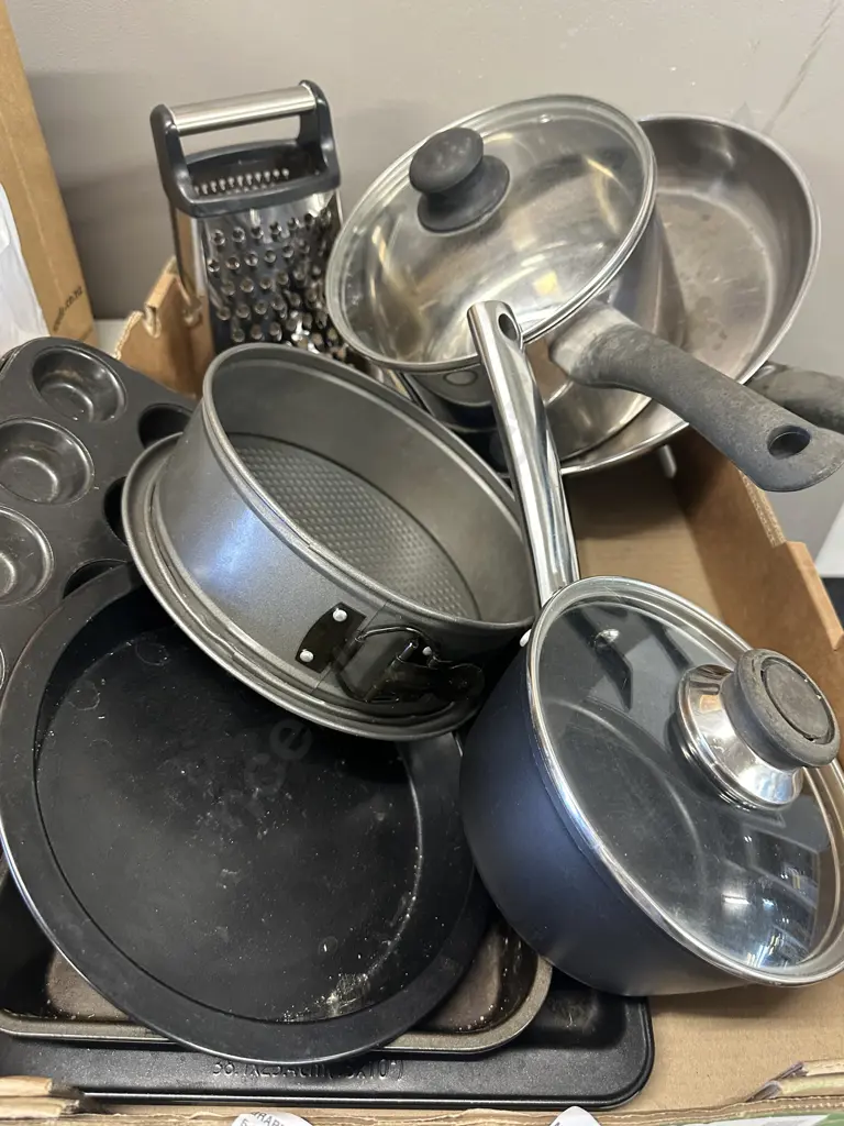 Box lot of Kitchenware Image 1++