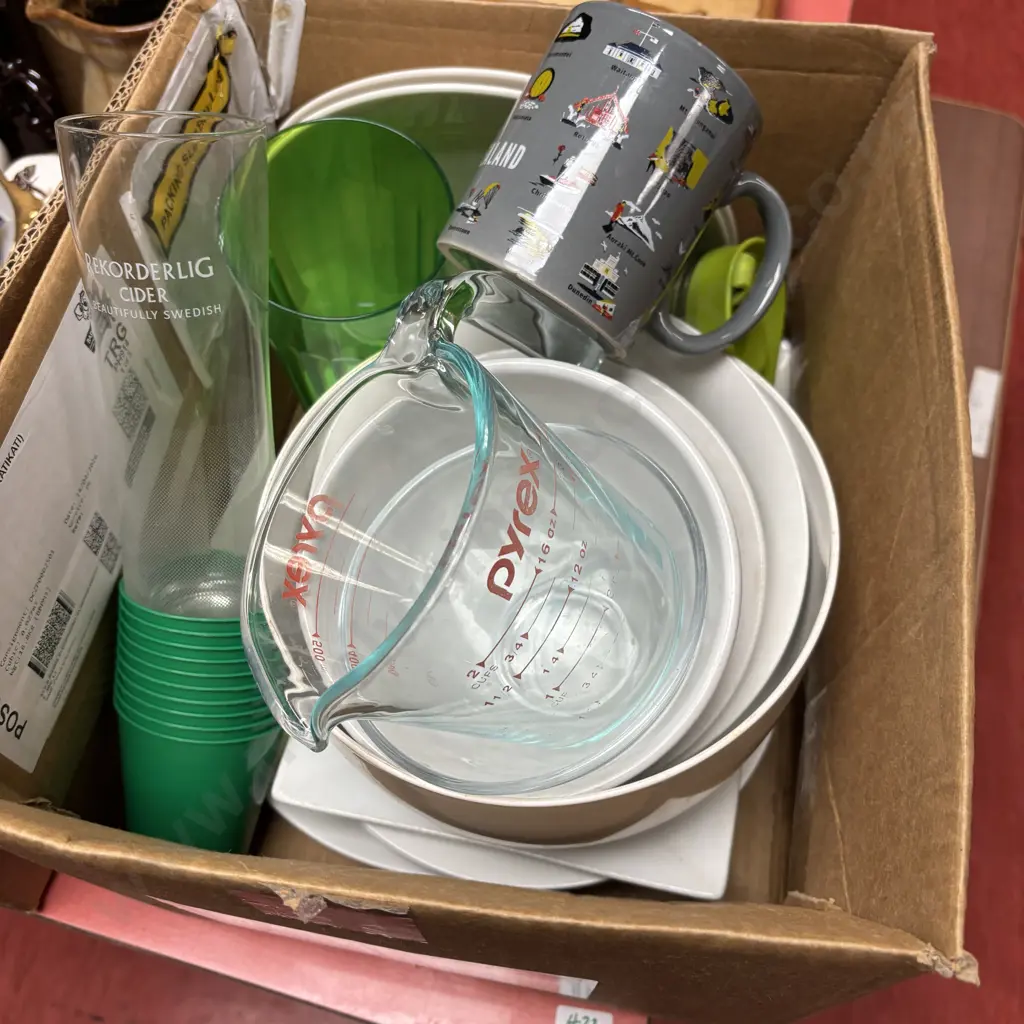 Box lot of Kitchenware Image 1++