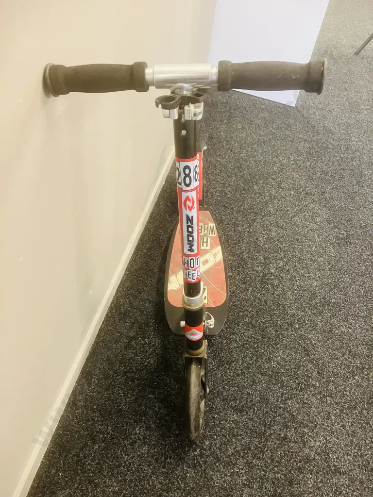 Hot Wheels ZOOM Inline Scooter Image 1++