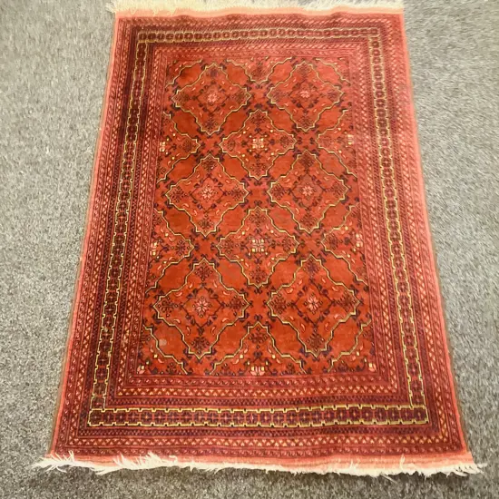 Hand-Knotted Persian Rug. 101 x 151cm