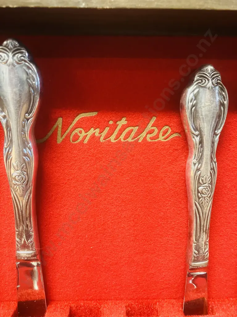 Noritake Fairmont Silver 'Elizabeth Rose' 104 Piece Cutlery Set In Lined Wooden Case - Rose & Scroll Pattern Image 1++