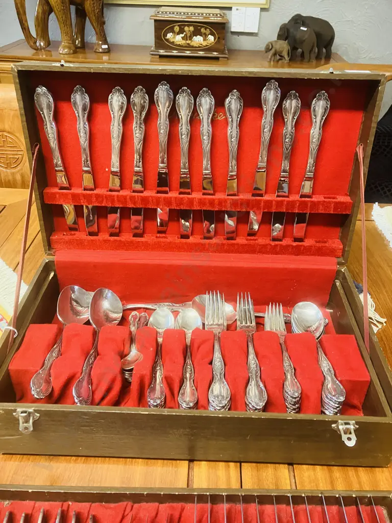 Noritake Fairmont Silver 'Elizabeth Rose' 104 Piece Cutlery Set In Lined Wooden Case - Rose & Scroll Pattern Image 1++