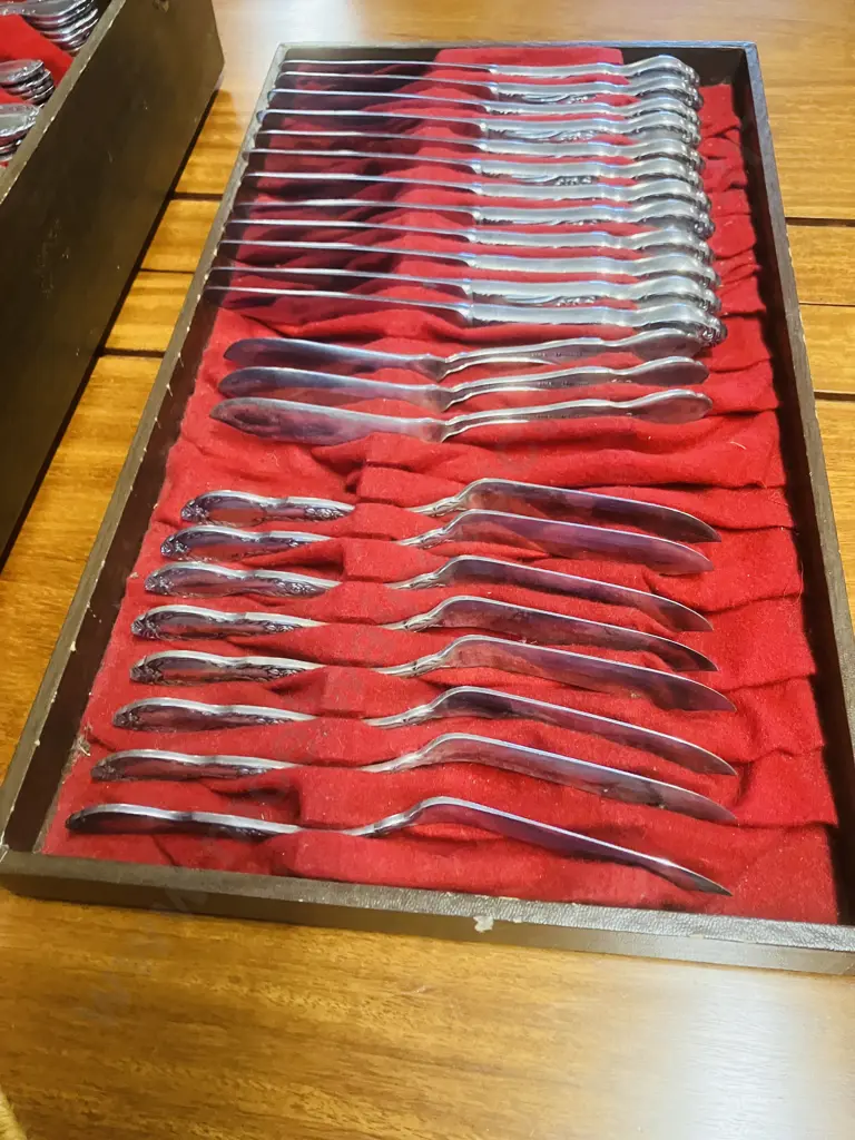 Noritake Fairmont Silver 'Elizabeth Rose' 104 Piece Cutlery Set In Lined Wooden Case - Rose & Scroll Pattern Image 1++