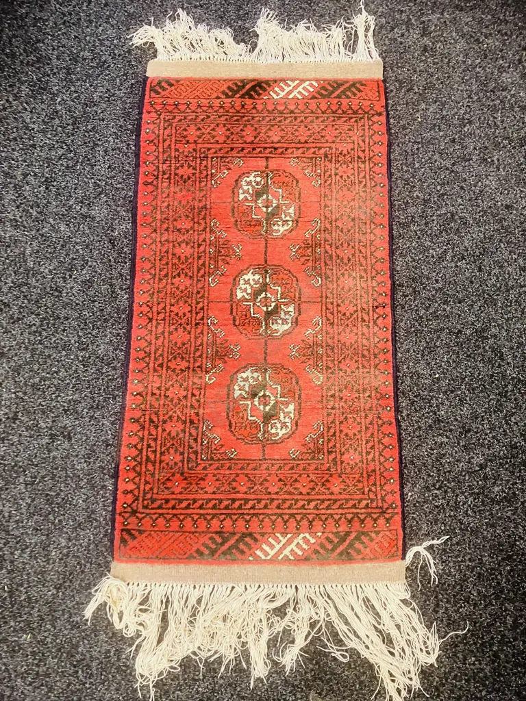 Vintage Persian Floor Rug. 56 x 115cm Image 1++