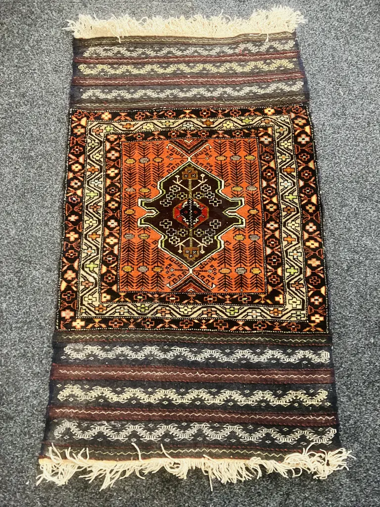 Antique Persian Rug. 81 x 138cm Image 1++