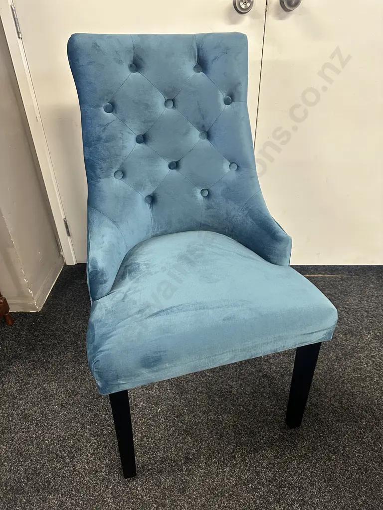 Bed Bath & Beyond design republique 'Harvey' Dining Chair, Button Back, Domed, Blue Velour Upholstered W58cm. Image 1++