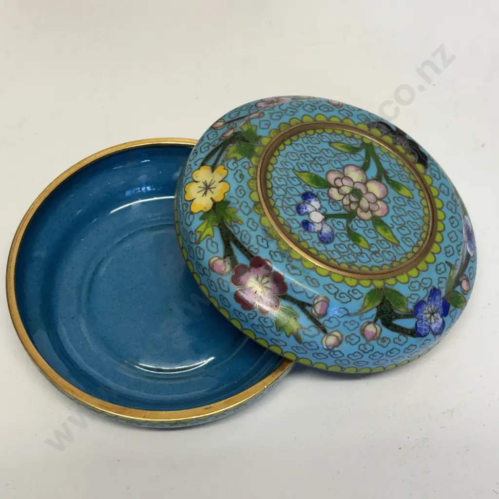 Cloisonne Lidded Pot with original box. D10.5cm Image 1++