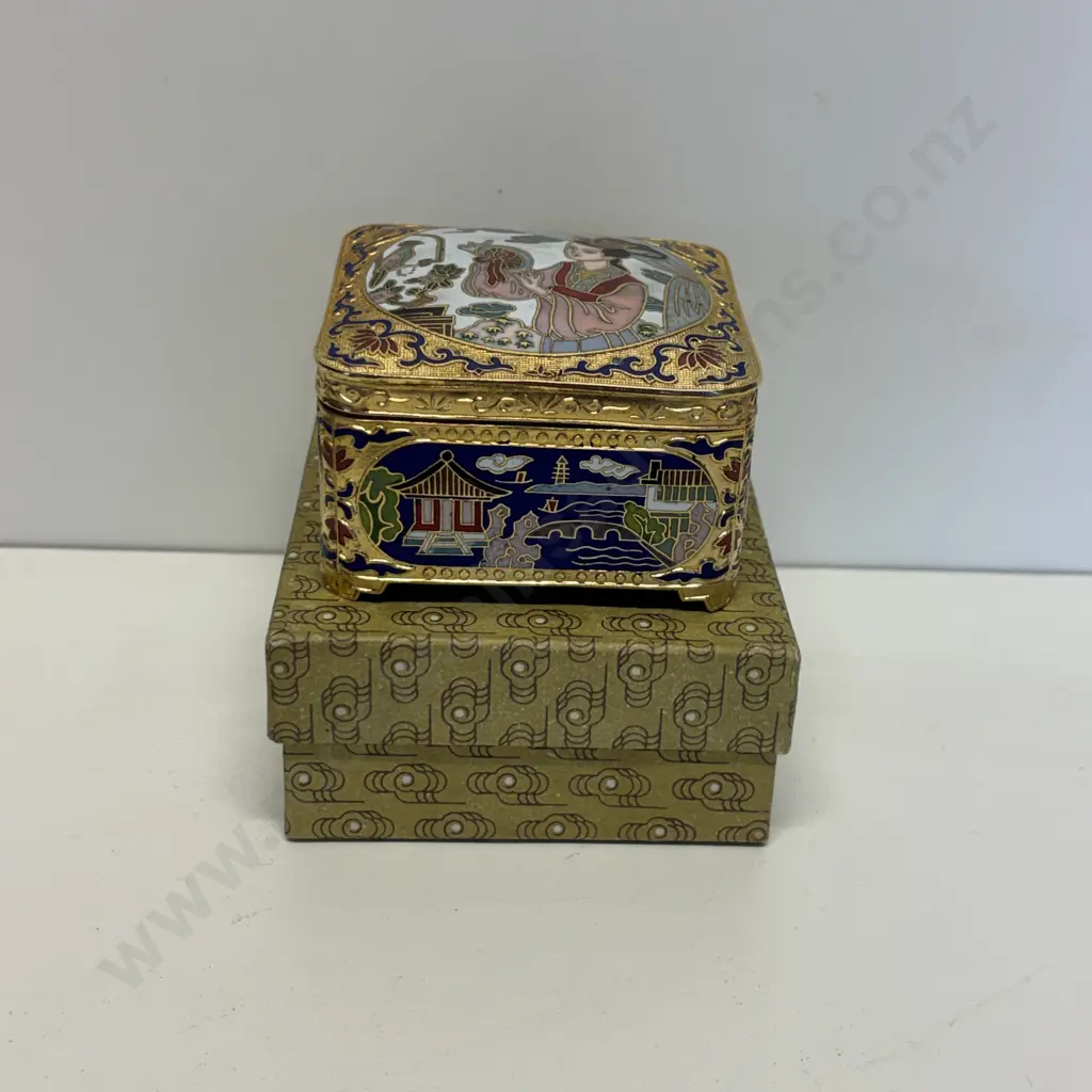 Cloisonne Square Lidded Pot with original box. 7.5cm square H5cm Image 1++