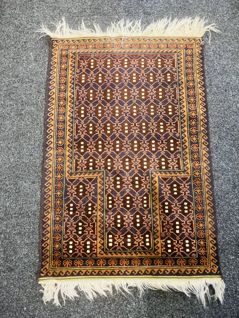 Persian Rug - Browns / Blues / Cream. 88 x 134cm Image 1++