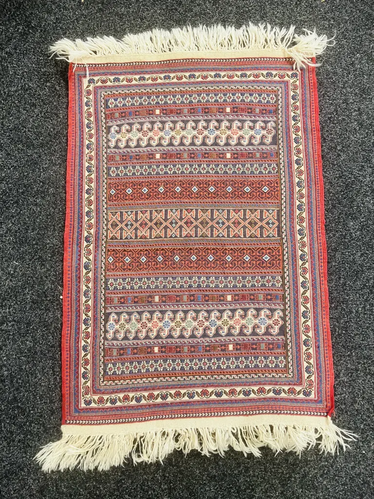 Kilim Persian Rug. 67 x 100cm Image 1++