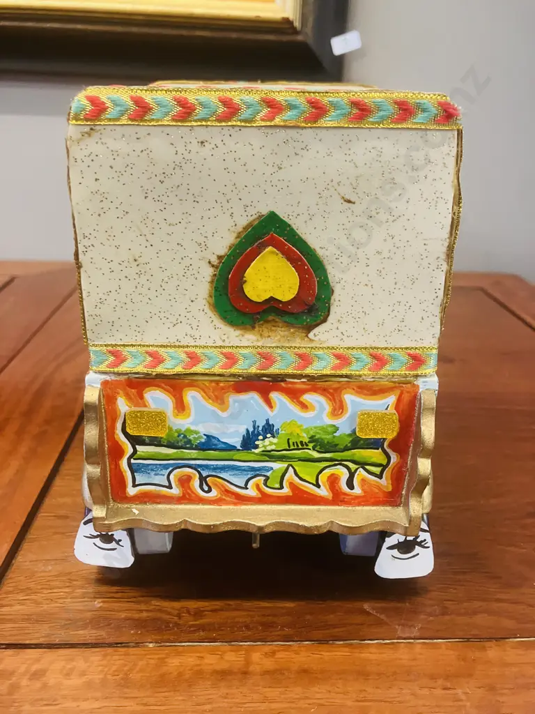 Thai Tuk Tuk Model. 17 x 20cm Image 1++