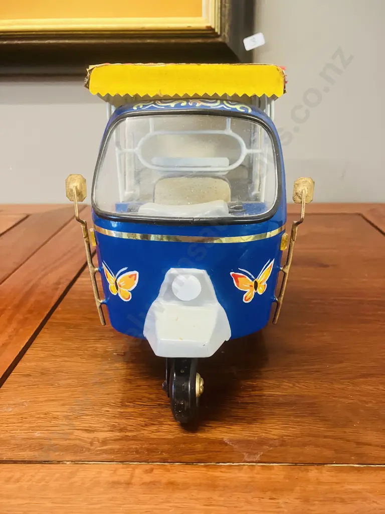 Thai Tuk Tuk Model. 17 x 20cm Image 1++