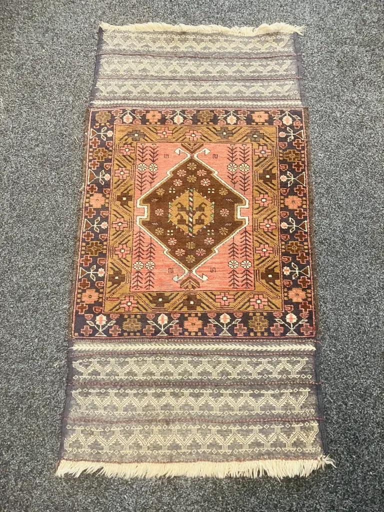 Vintage Persian Floor Rug. 77 x 150cm Image 1++