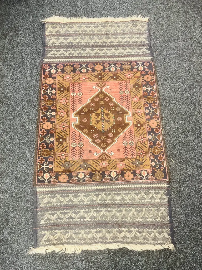 Vintage Persian Floor Rug. 77 x 150cm Image 1++