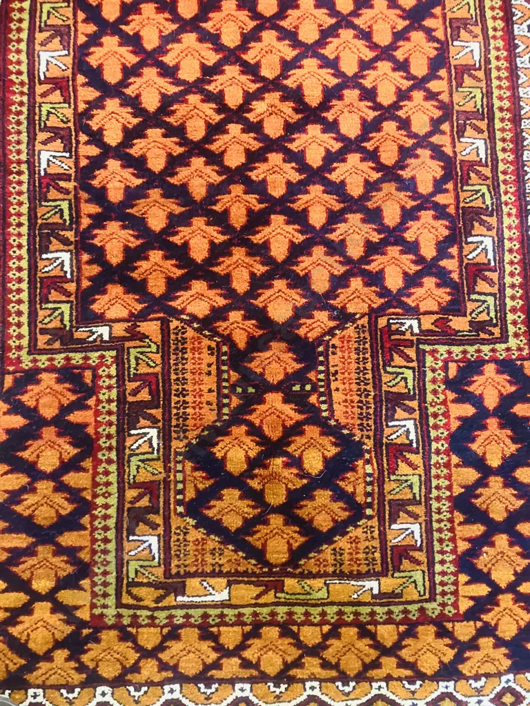 Vintage Persian Floor Rug. 99 x 152cm Image 1++