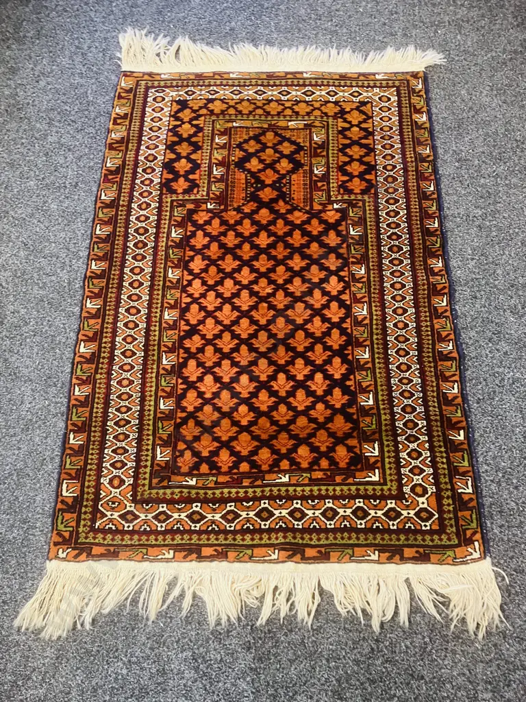 Vintage Persian Floor Rug. 99 x 152cm Image 1++