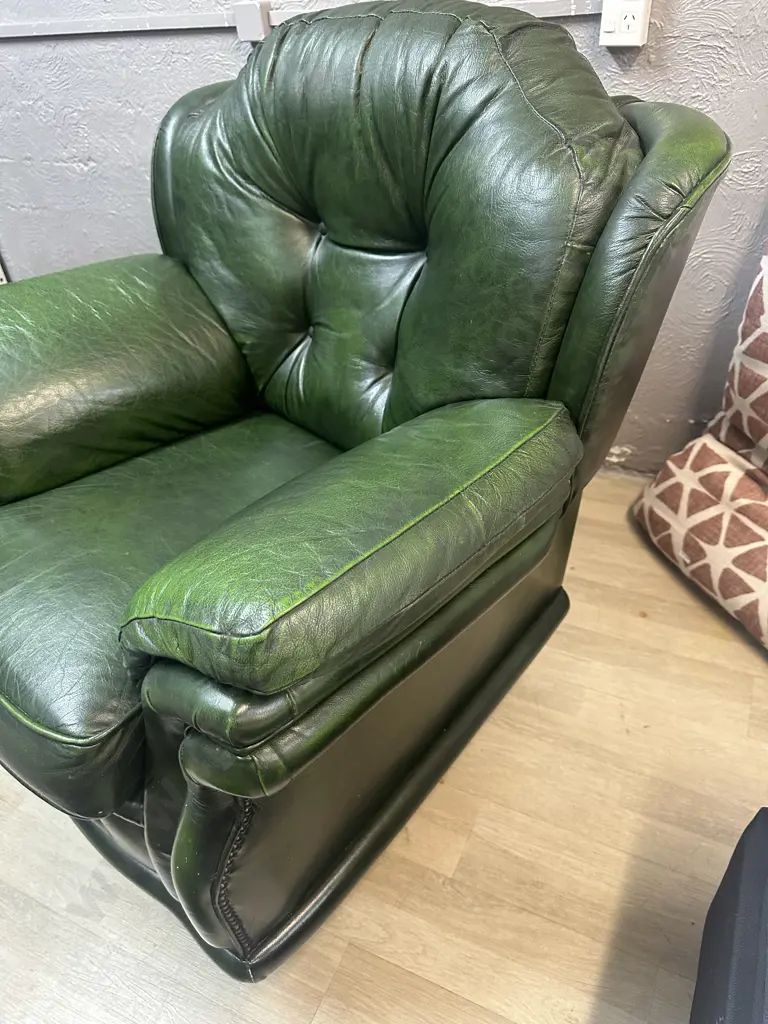 Winchester Furniture - England, Leather Armchair In Antique Green, Rolled Arm, Domed & Buttoned, On Castors Image 1++