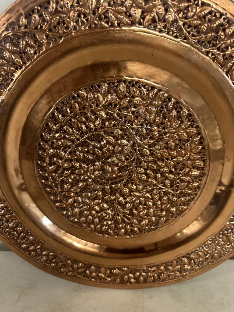 Vintage Decorative Round Copper Wall Art Leaf Detail Dia33cm. Image 1++