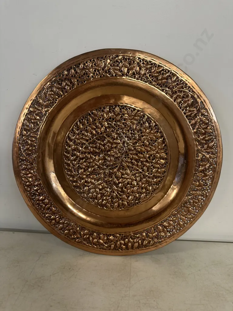 Vintage Decorative Round Copper Wall Art Leaf Detail Dia33cm. Image 1++