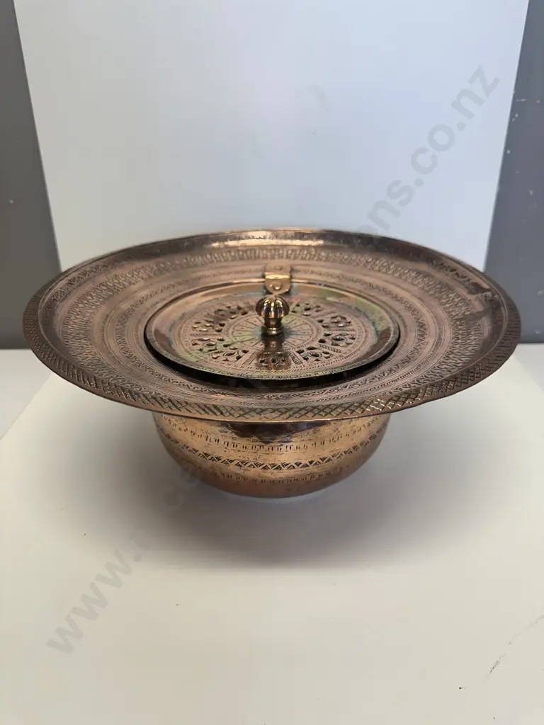 Vintage Round Lidded Pot Etched Detail H14cm,Dia33cm. Image 1++