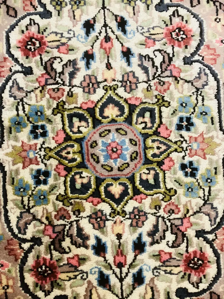 Persian Traditional Silk Rug. 62 x 90cm Image 1++