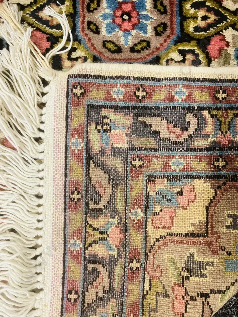 Persian Traditional Silk Rug. 62 x 90cm Image 1++