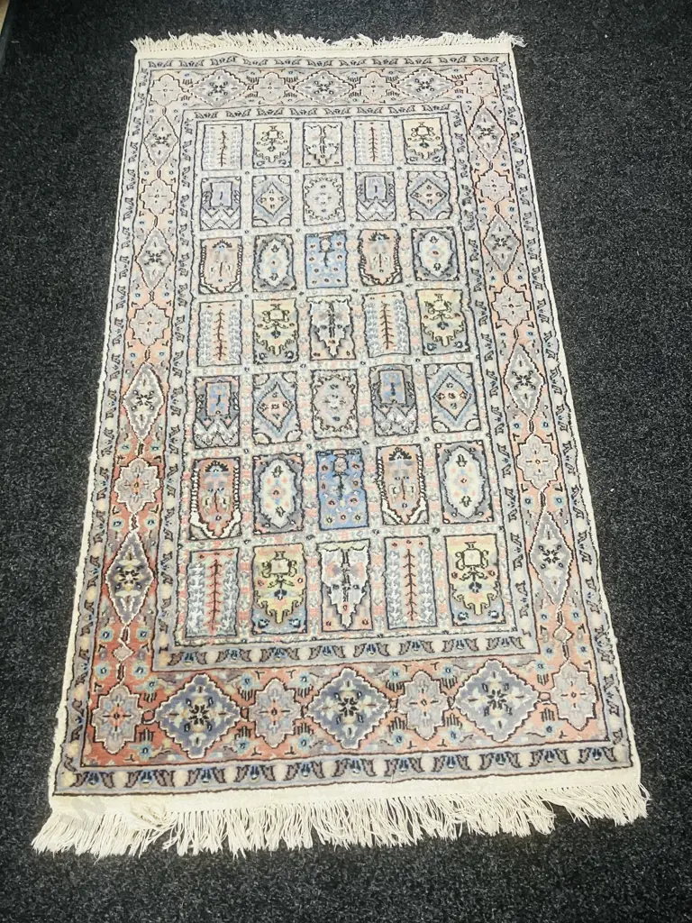 Faded Red & Blue Persian Rug. 93 x 174cm Image 1++