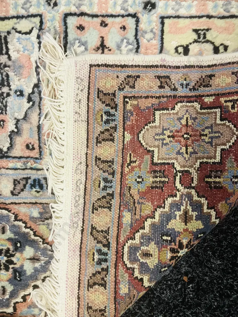 Faded Red & Blue Persian Rug. 93 x 174cm Image 1++