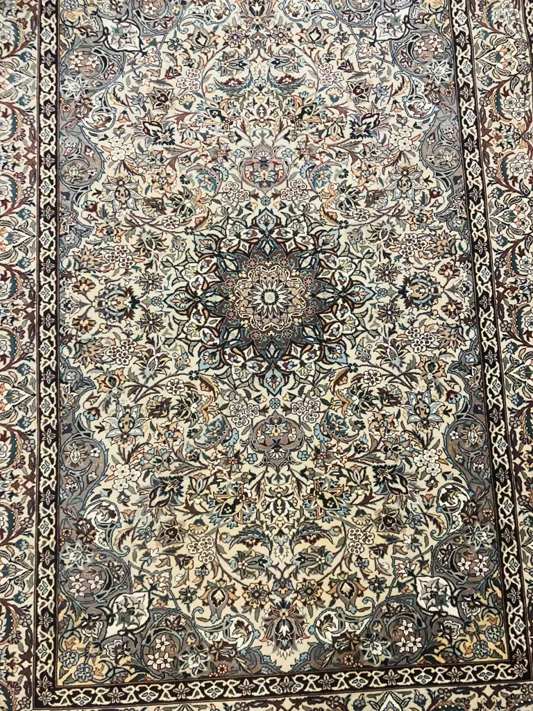 Kashan Persian Floor Rug. 109 x 162cm Image 1++