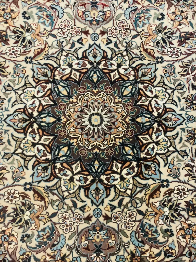 Kashan Persian Floor Rug. 109 x 162cm Image 1++