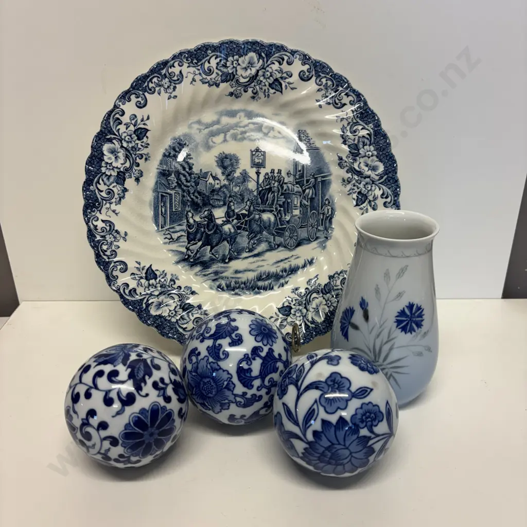 Assorted flow blue and white incl Bing and Grondahl Vase Image 1++