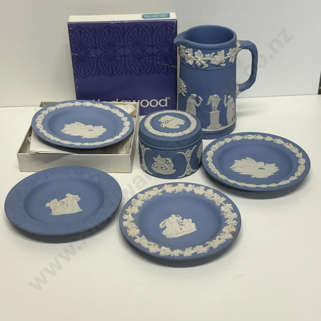 Wedgwood Blue Jasperware 4 plates (1 boxed), Jug and lidded trinket box Image 1++