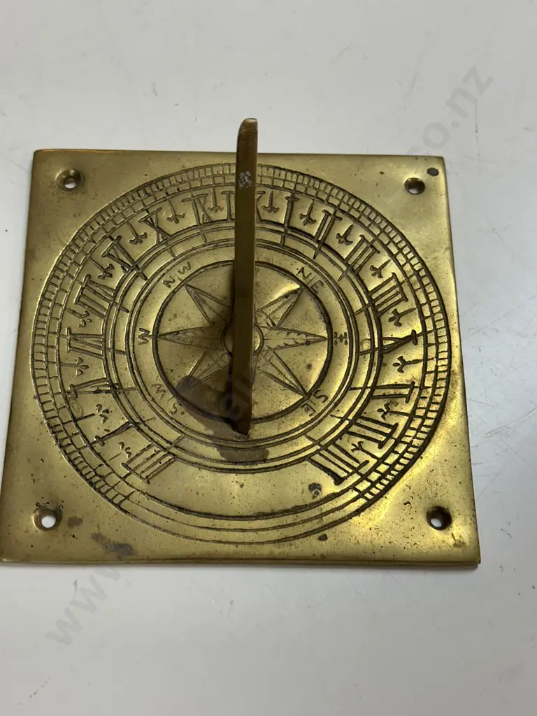 Brass Sundial 15x15cm. Image 1++