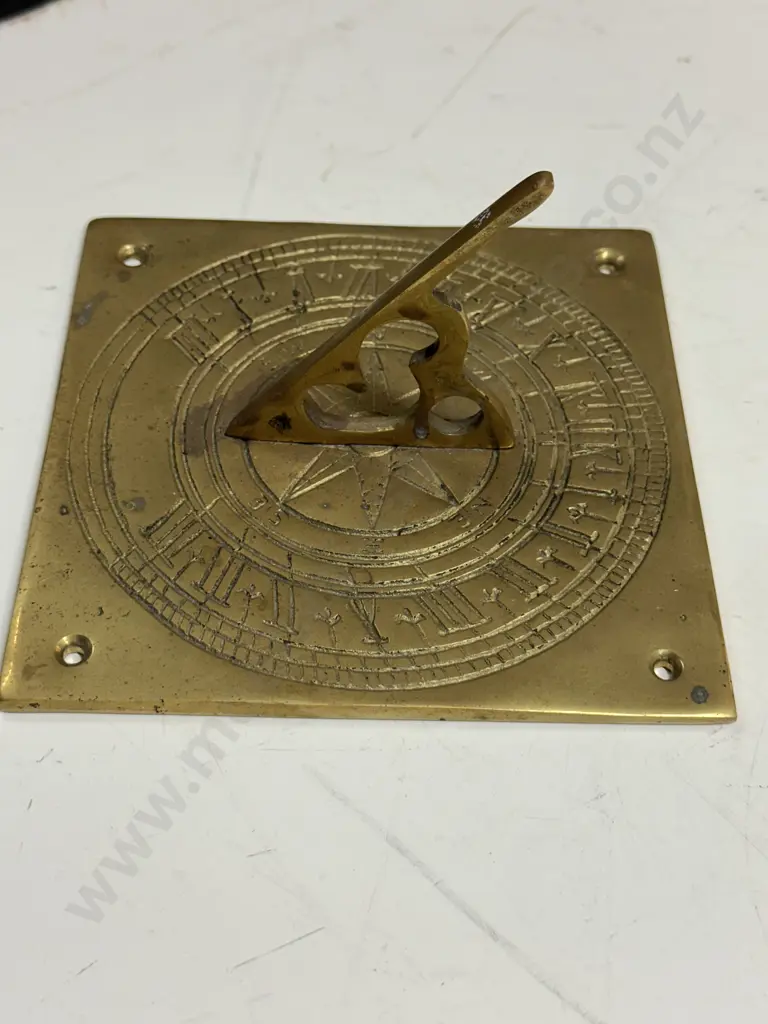 Brass Sundial 15x15cm. Image 1++