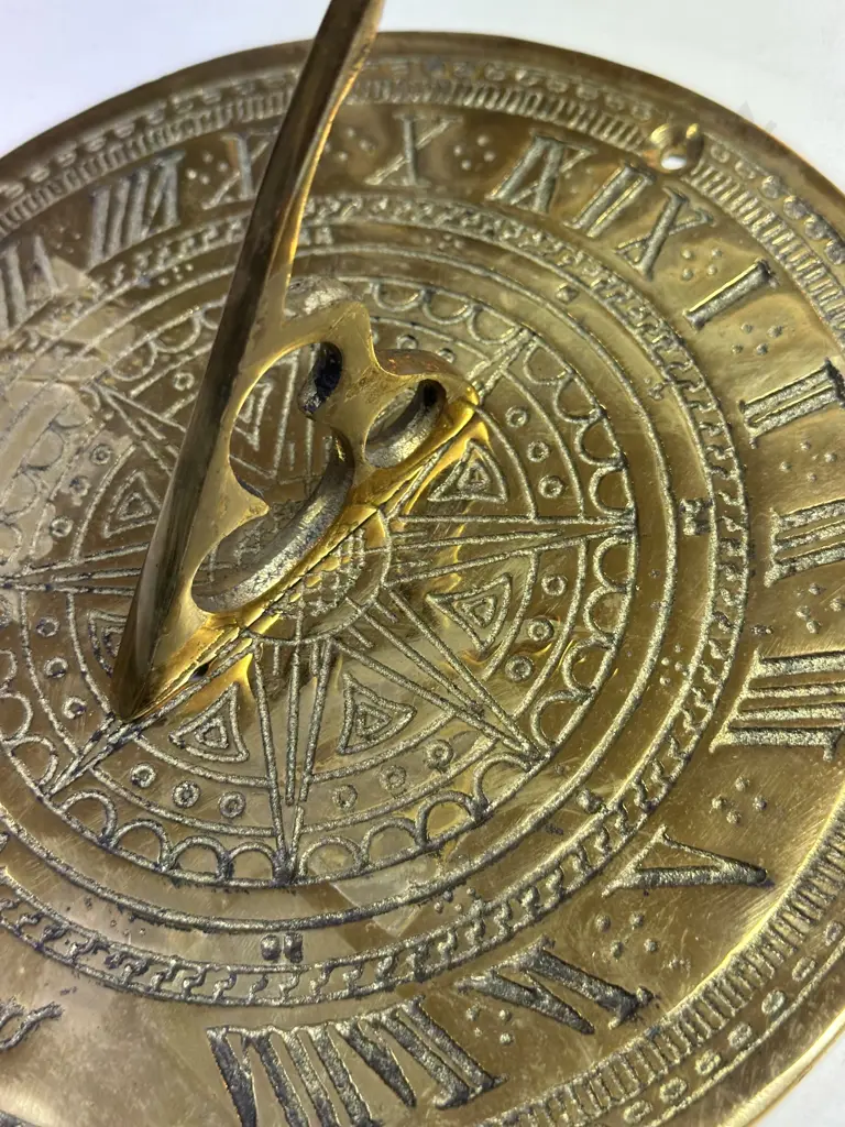 Solid Brass Sundial Sunny Hours Dia20cm. Image 1++