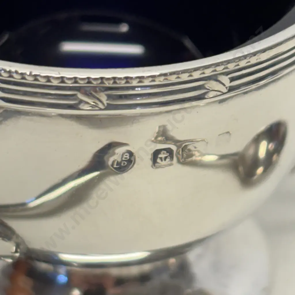 Hallmarked Sterling Silver 3 handled egg cup with cobalt blue glass insert with 2 Sterling salt spoons Image 1++
