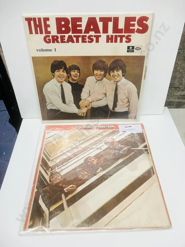 The Beatles 1962/1966 2LP Vinyl Gatefold With Lyric Sleeves PCSP 717 & Greatest Hits PMCM 7533 - New Zealand Pressings Image 1++