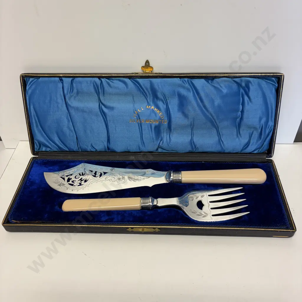 Vintage Boxed Hallmarked Silver Mounted Serving Cutlery Image 1++