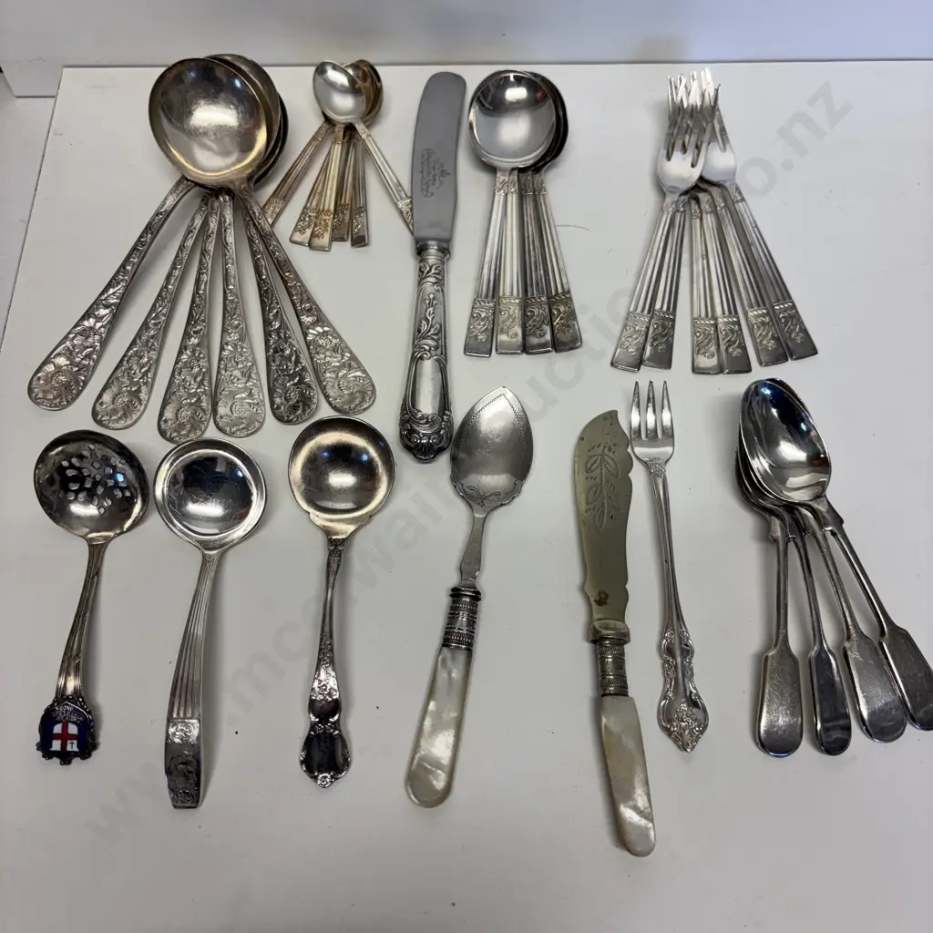 Assorted of Silver Plated Cultery Image 1++