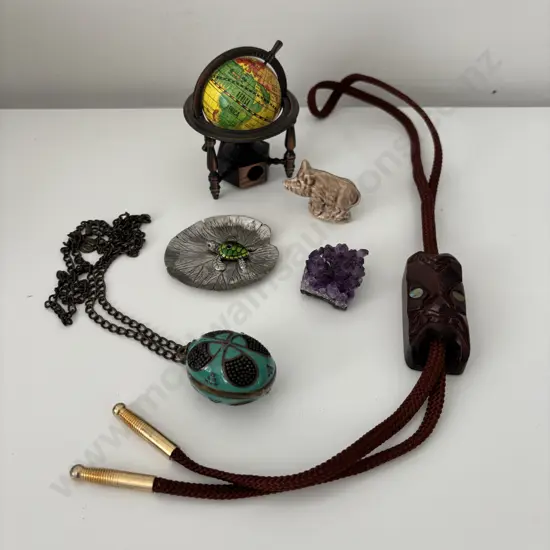 Assorted Vintage Collectables
