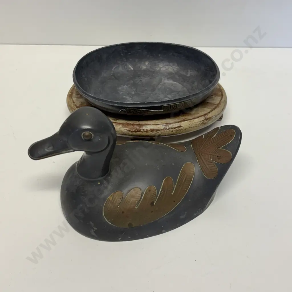 Vintage Cast Iron Duck Pot on stand. Brass detail. H16cm L18cm Image 1++