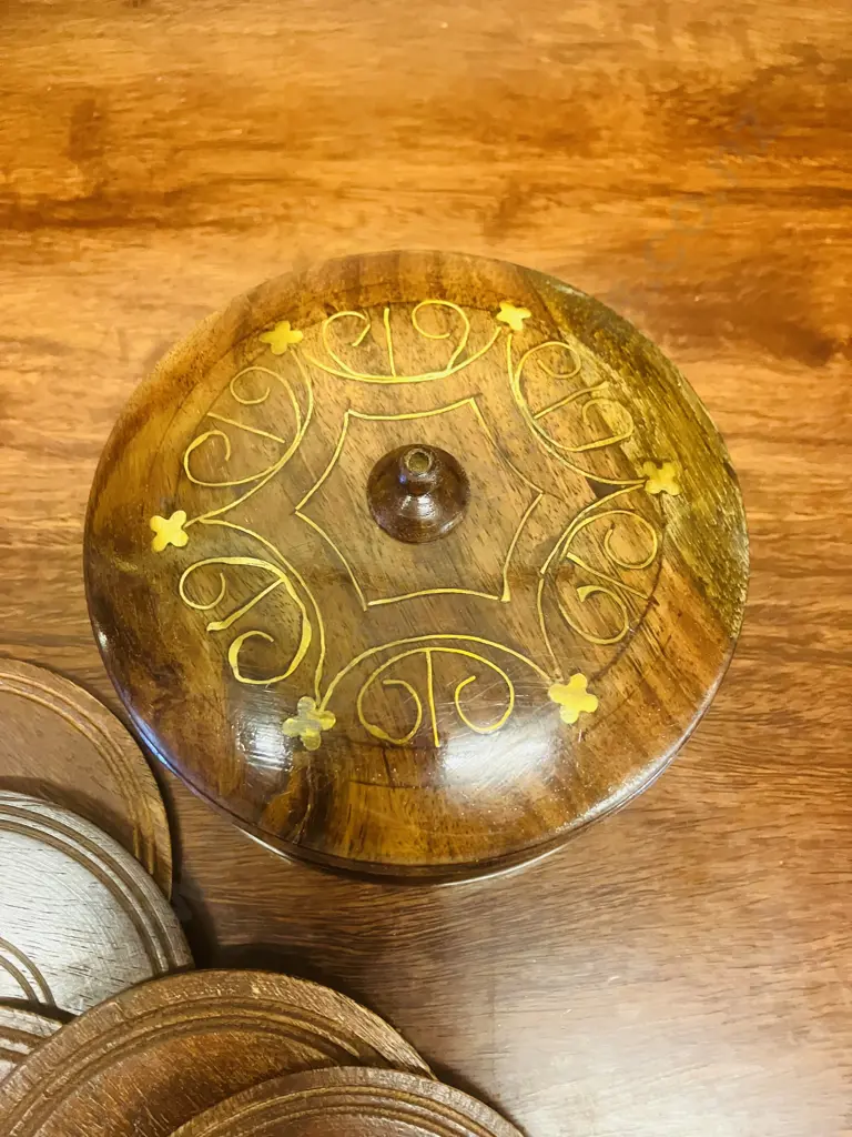 Rosewood Coasters Set of Six In Inlaid Rosewood Container Image 1++