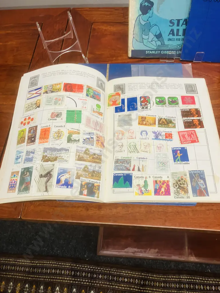 Empty Lighthouse Stamp Album, Vintage Stamp Albums, Assorted Stamps Etc Image 1++