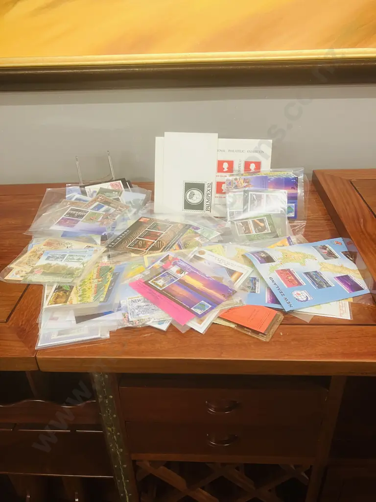 NZ Post Large Selection Commemoration, Souvenir Issues Etc Image 1++